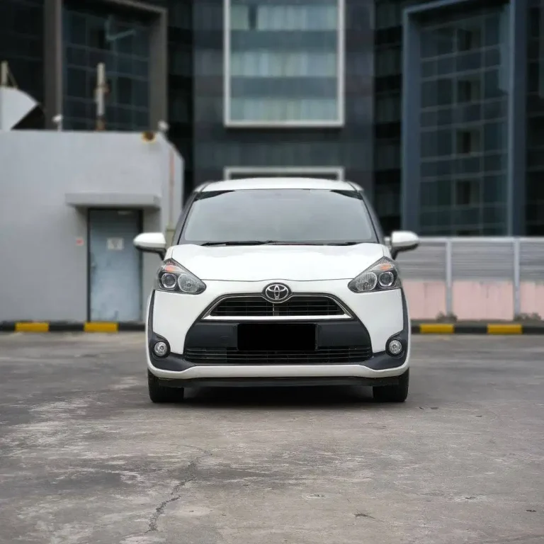 sewa-mobil-toyota-sienta-1