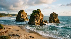 pantai karang telu malang